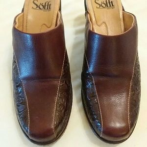 Sofft brown clogs